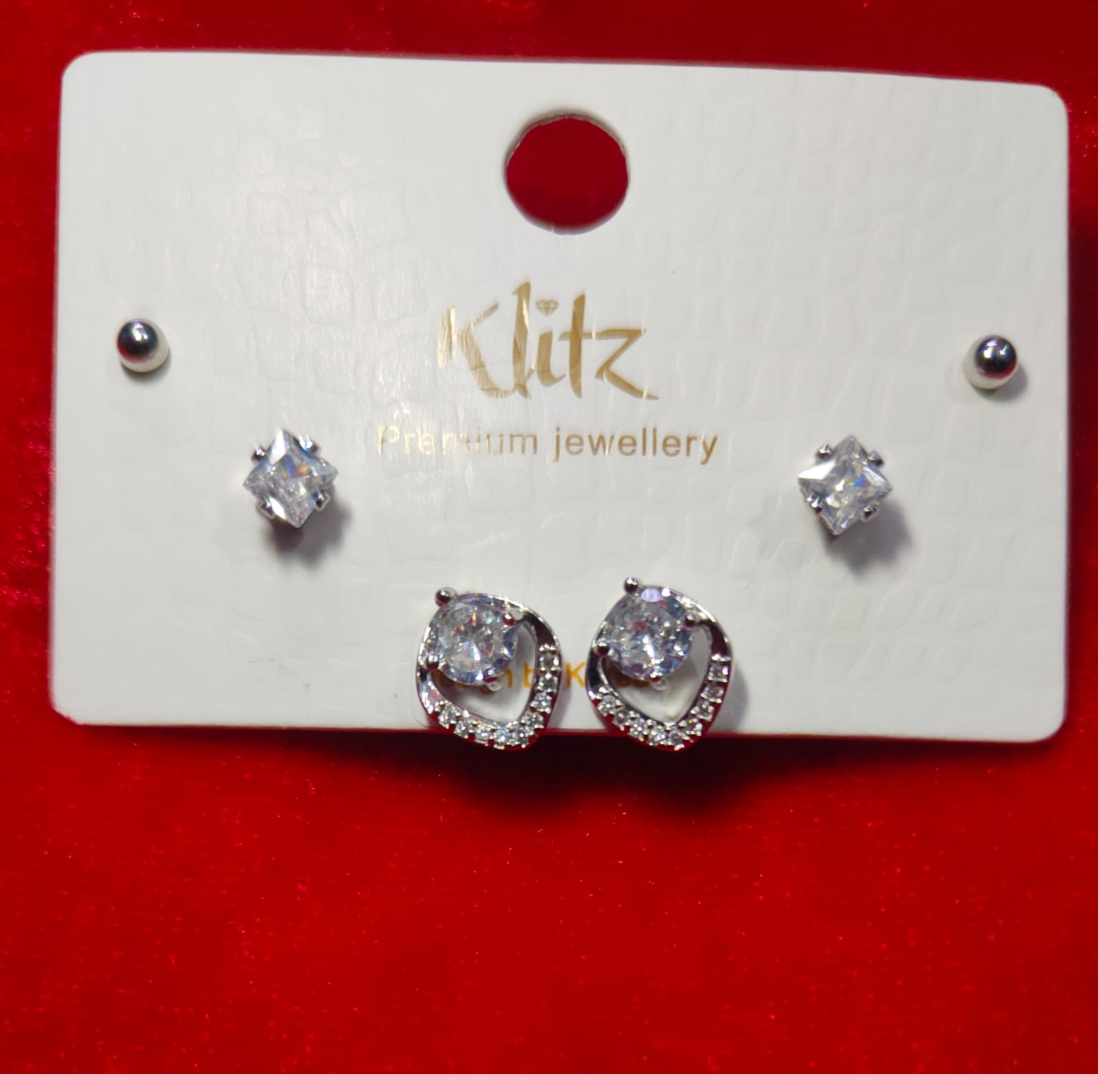 ✨ 3 in 1 Premium Diamond Look Ear Tops Set