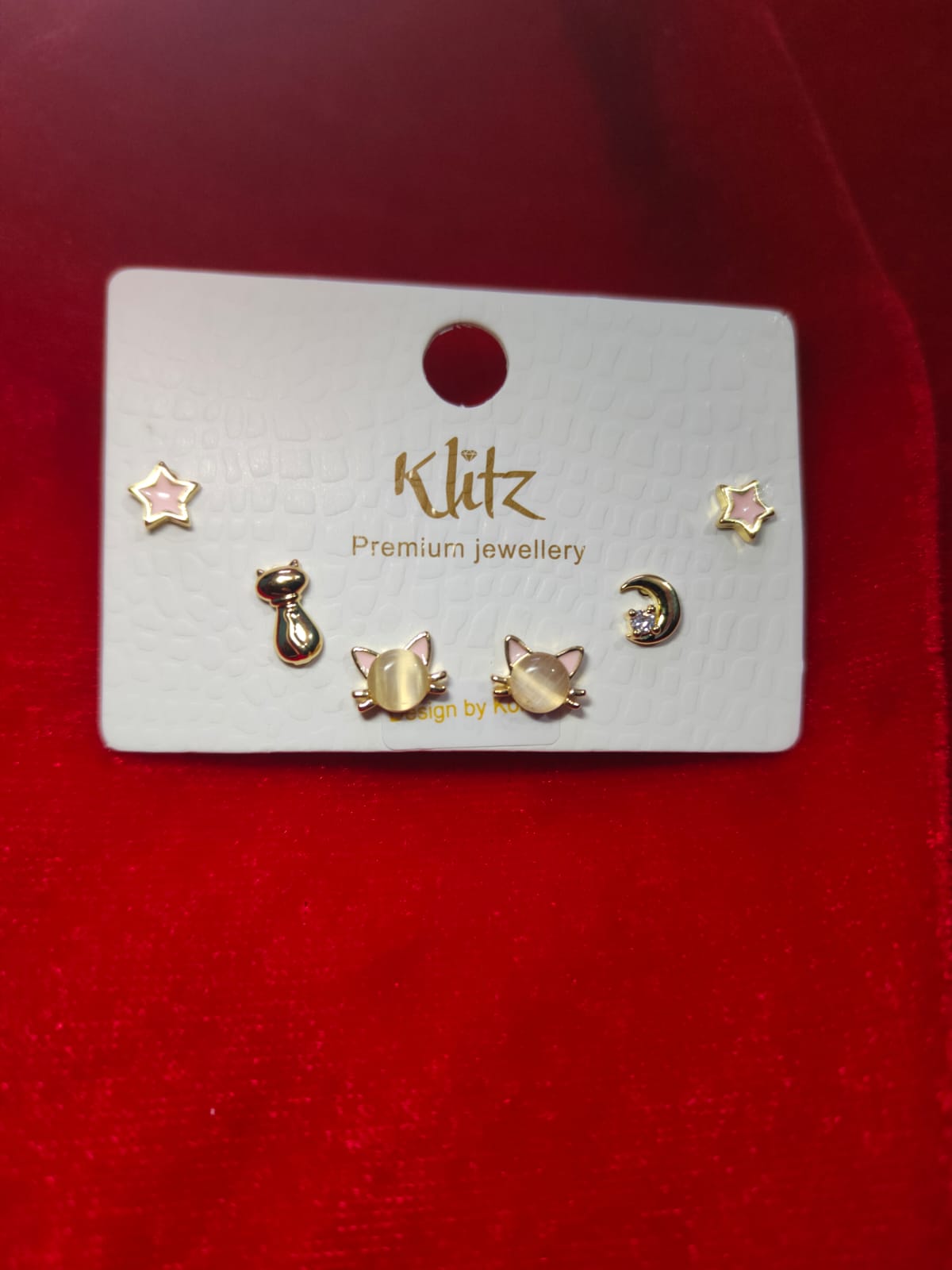 ✨ 3 in 1 Premium Diamond Look Ear Tops Set