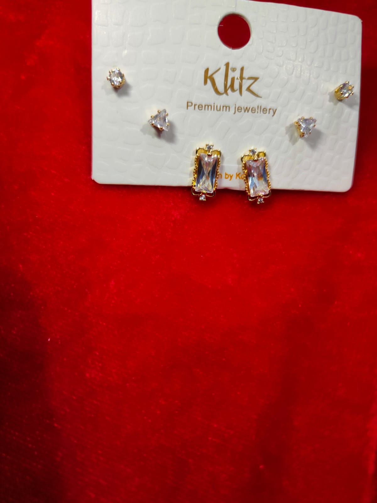 ✨ 3 in 1 Premium Diamond Look Ear Tops Set