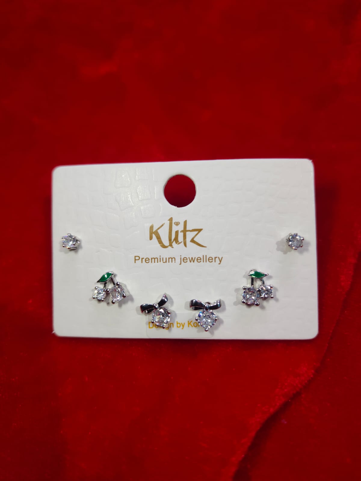 ✨ 3 in 1 Premium Diamond Look Ear Tops Set